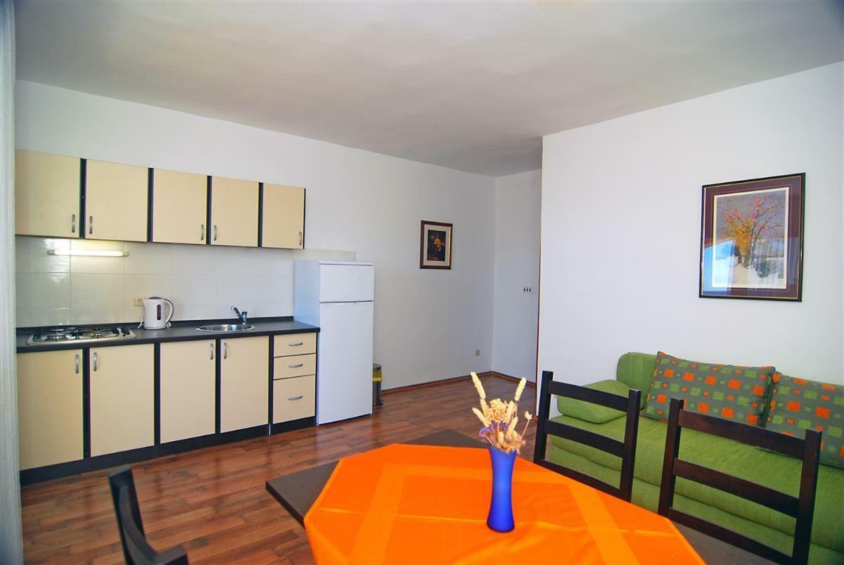 Apartman Luca Lägenhet Zečevo Exteriör bild